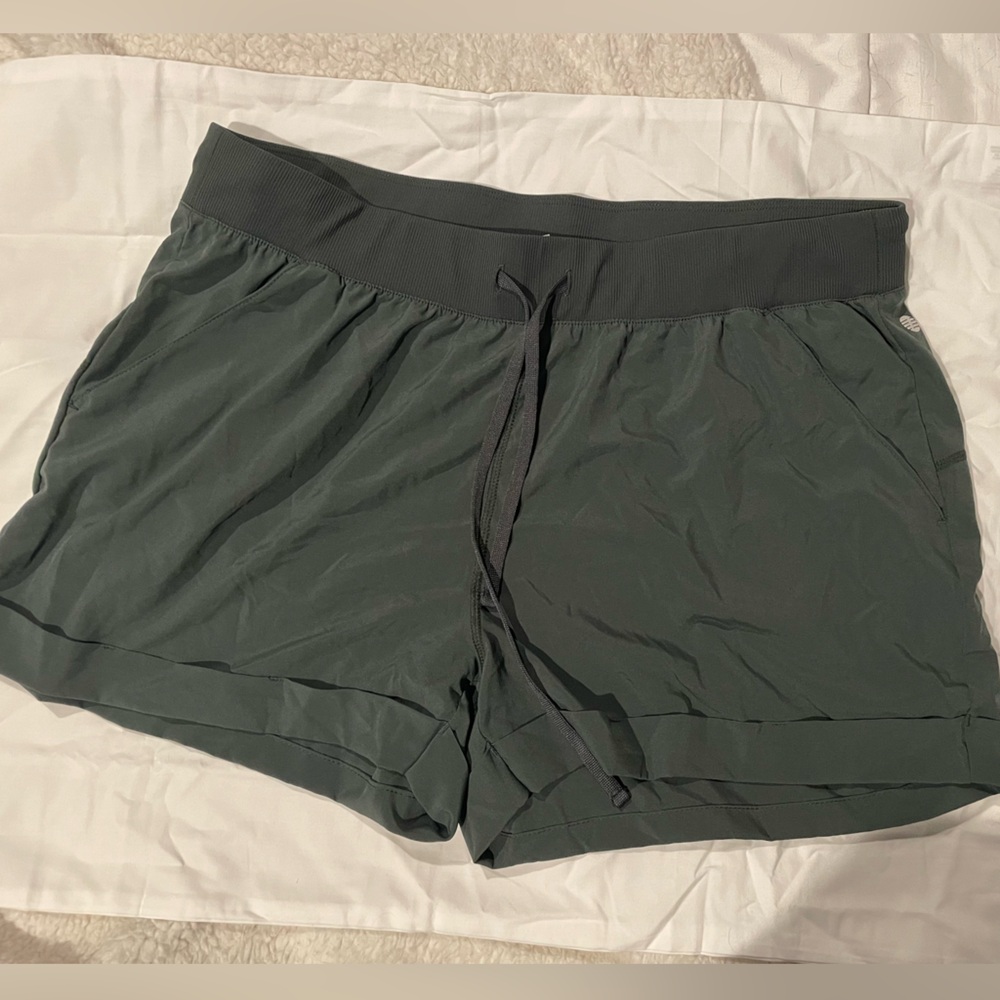 Z by Zella drawstring Shorts with Pockets XL